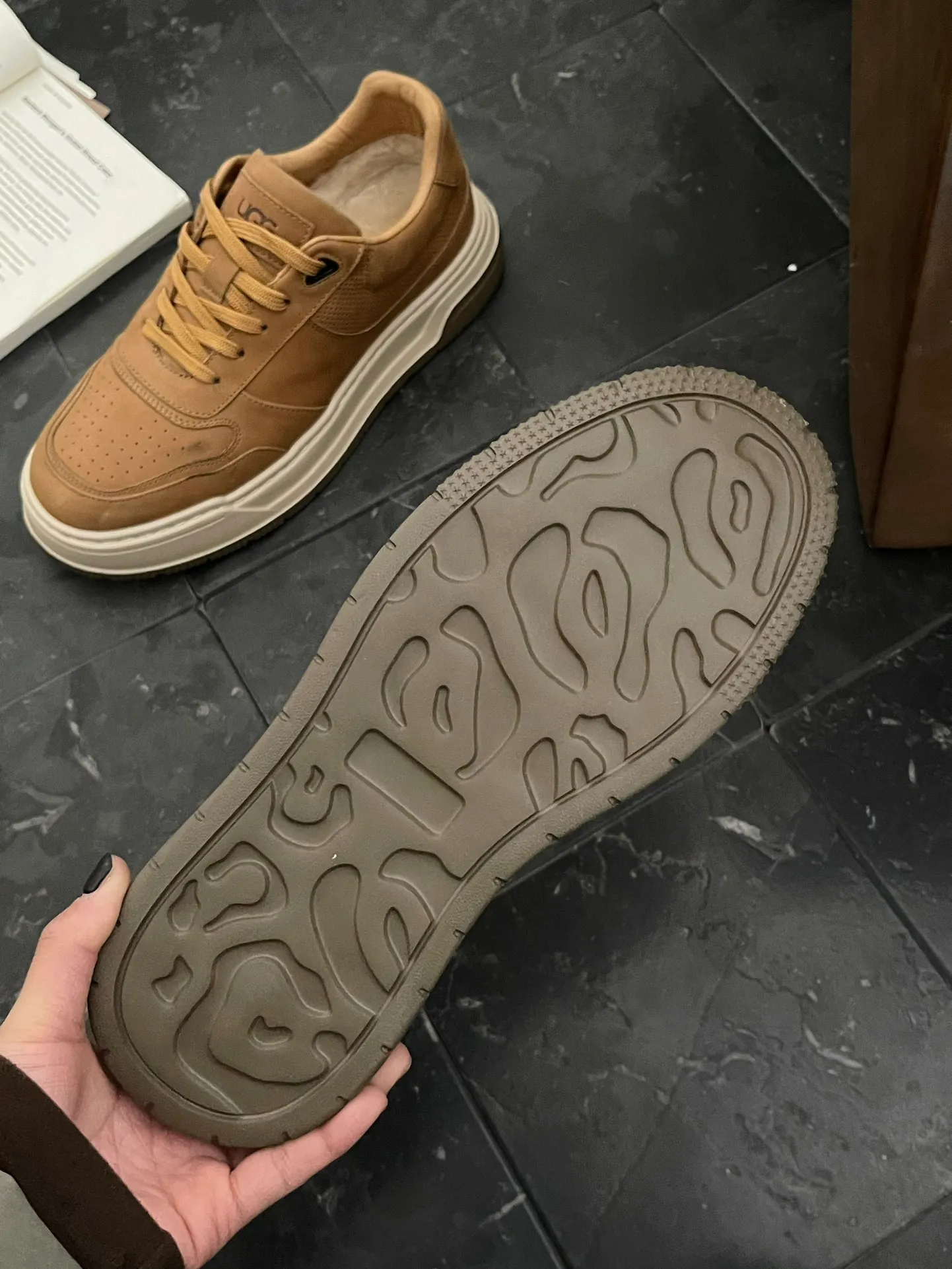 Men's men's shoes 💰600 𝐔𝐆𝐆 | Work sneakers Duicun, selected first-layer cow nubuck, simple, retro style, super good-looking, exclusive private model outsole, comfortable and good anti-slip effect, real wool lining, must be arranged for autumn and winter matching!   Size：39-46